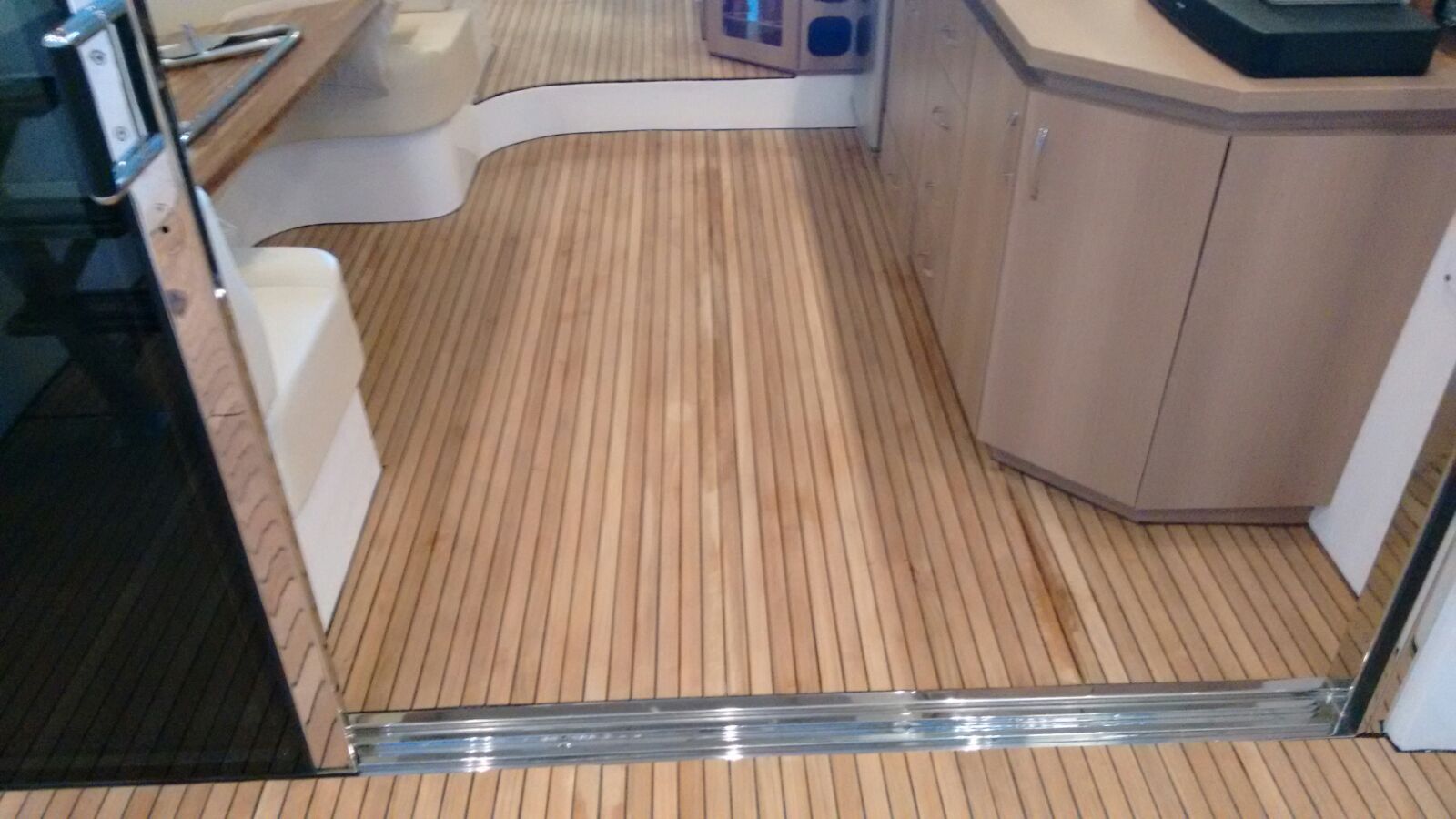 imagem 20151204 wa0004 em projeto de piso teka para embarcação — Zimarine