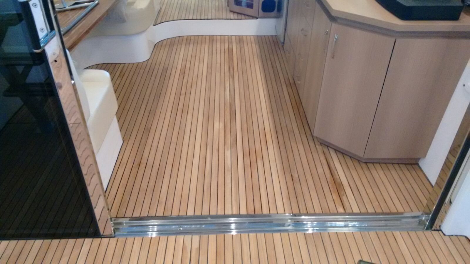 imagem 20151204 wa0008 em projeto de piso teka para embarcação — Zimarine